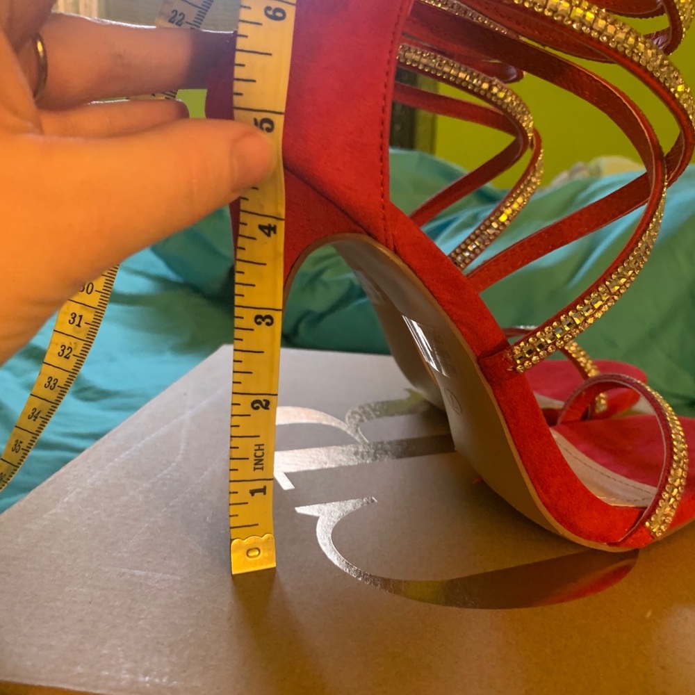 Heels - Picture 3 of 4